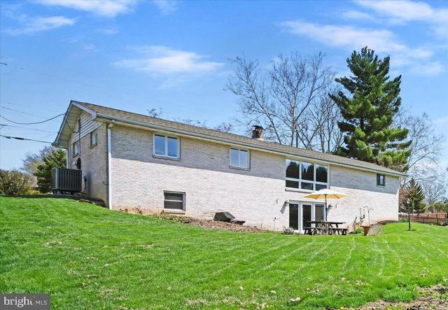 224 N CHESTNUT ST, Elizabethtown, PA 17022