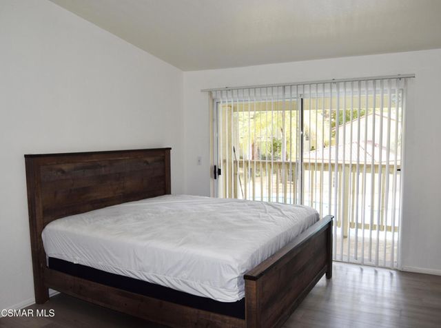 668 Oak Run Trail 106c, Oak Park, CA 91377