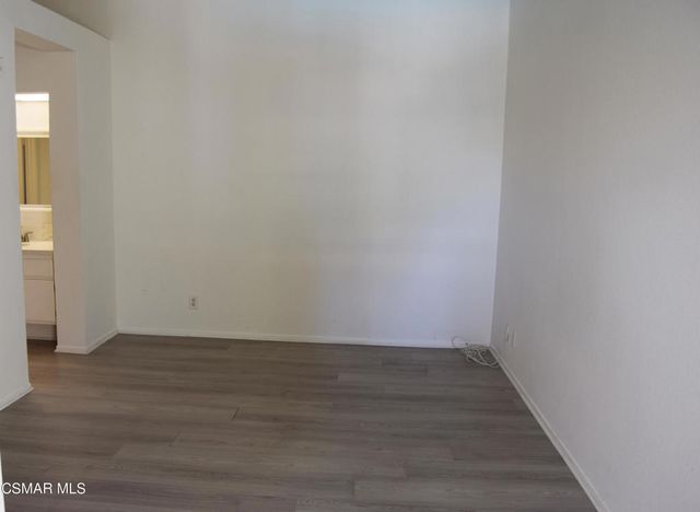 668 Oak Run Trail 106c, Oak Park, CA 91377