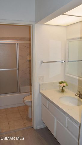668 Oak Run Trail 106c, Oak Park, CA 91377