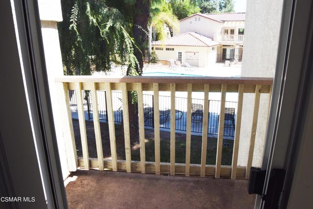 668 Oak Run Trail 106c, Oak Park, CA 91377