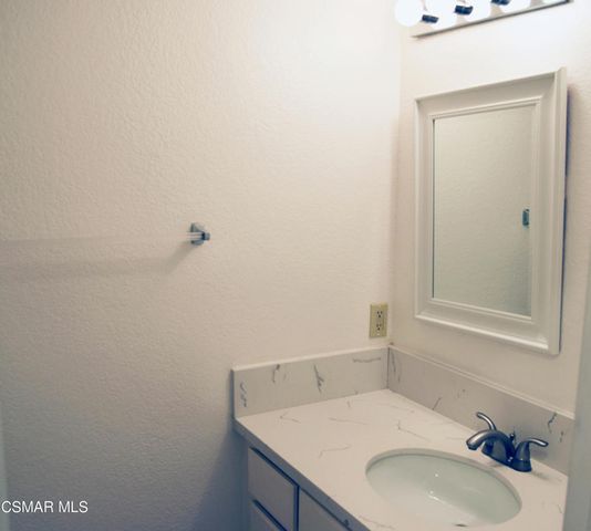 668 Oak Run Trail 106c, Oak Park, CA 91377