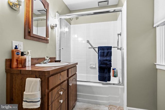 120 NANTUCKET DR, Cherry Hill, NJ 08034