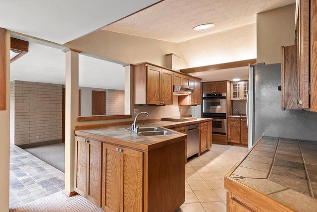 5531 LONG COURT, Appleton, WI 54914