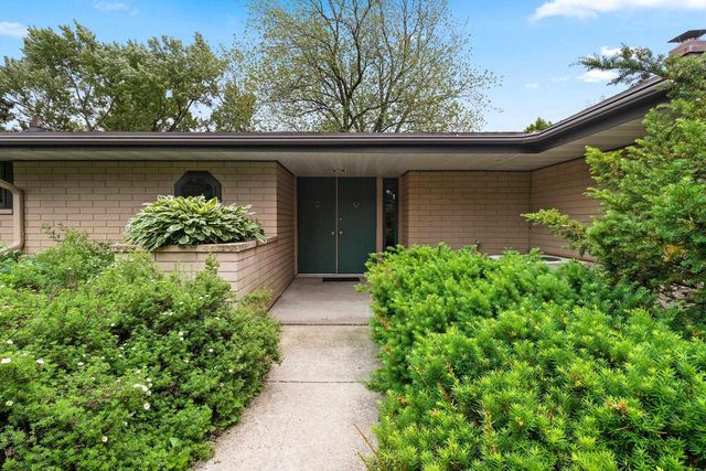 5531 LONG COURT, Appleton, WI 54914