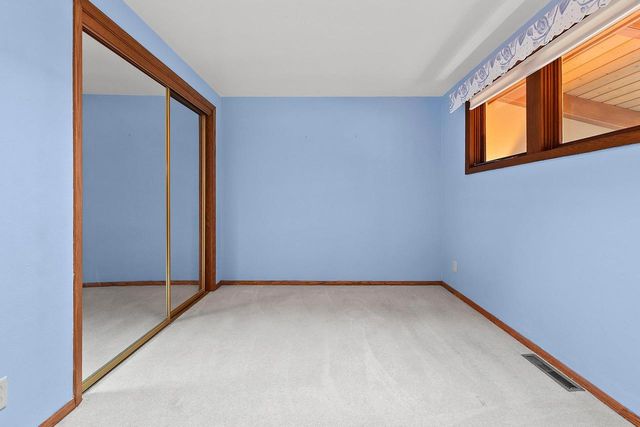 5531 LONG COURT, Appleton, WI 54914