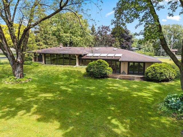 5531 LONG COURT, Appleton, WI 54914