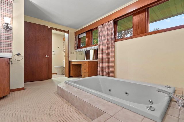5531 LONG COURT, Appleton, WI 54914
