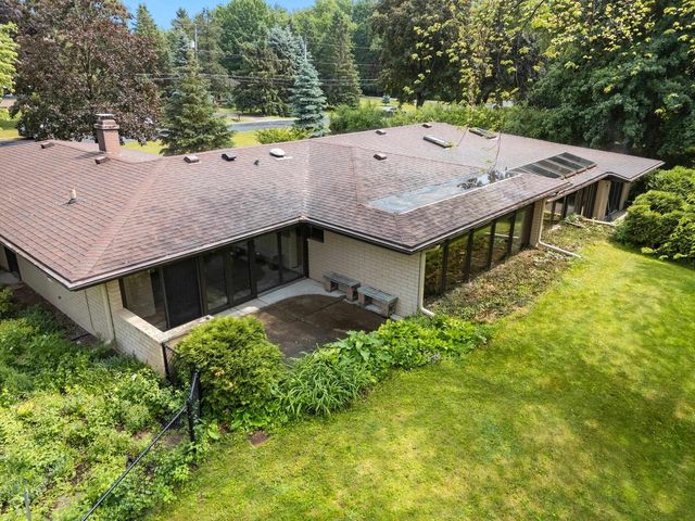 5531 LONG COURT, Appleton, WI 54914