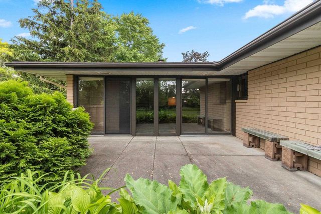 5531 LONG COURT, Appleton, WI 54914