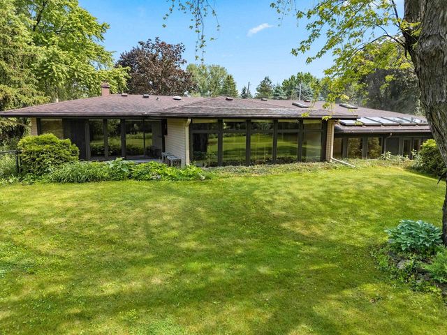 5531 LONG COURT, Appleton, WI 54914