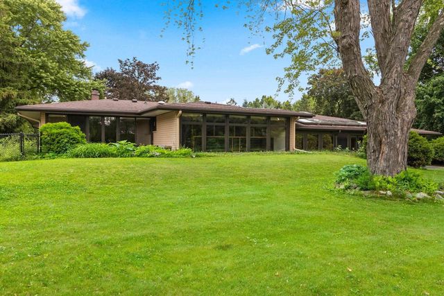 5531 LONG COURT, Appleton, WI 54914