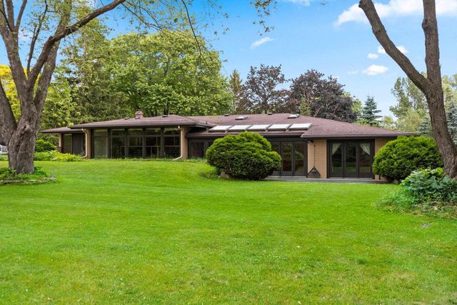 5531 LONG COURT, Appleton, WI 54914