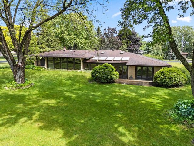 5531 LONG COURT, Appleton, WI 54914