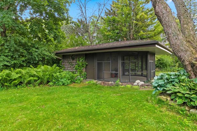 5531 LONG COURT, Appleton, WI 54914