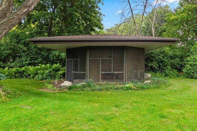 5531 LONG COURT, Appleton, WI 54914