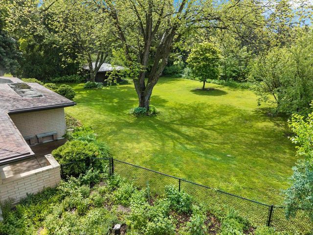 5531 LONG COURT, Appleton, WI 54914