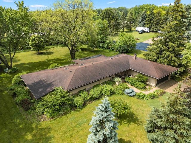 5531 LONG COURT, Appleton, WI 54914