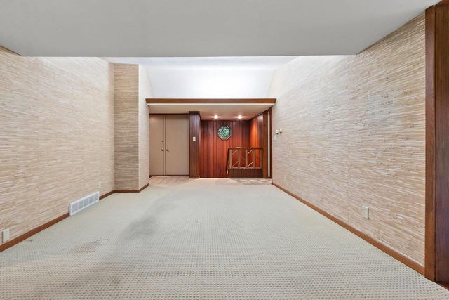 5531 LONG COURT, Appleton, WI 54914