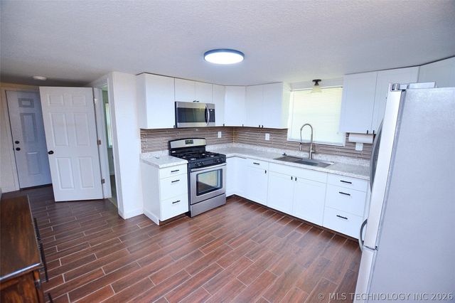 802 S College Avenue, Tahlequah, OK 74464