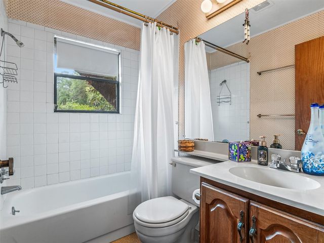 17 S BAYSHORE DRIVE, Eastpoint, FL 32328