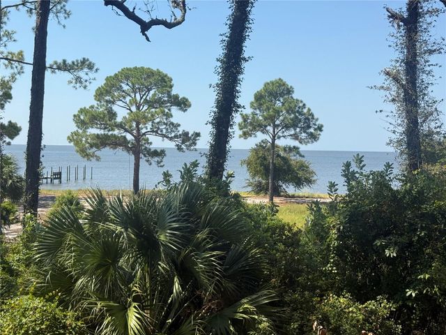 17 S BAYSHORE DRIVE, Eastpoint, FL 32328