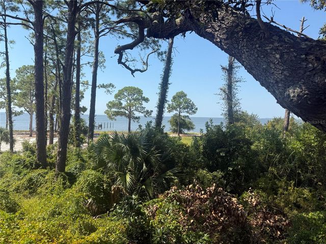 17 S BAYSHORE DRIVE, Eastpoint, FL 32328