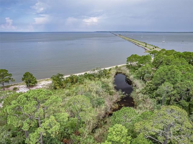 17 S BAYSHORE DRIVE, Eastpoint, FL 32328