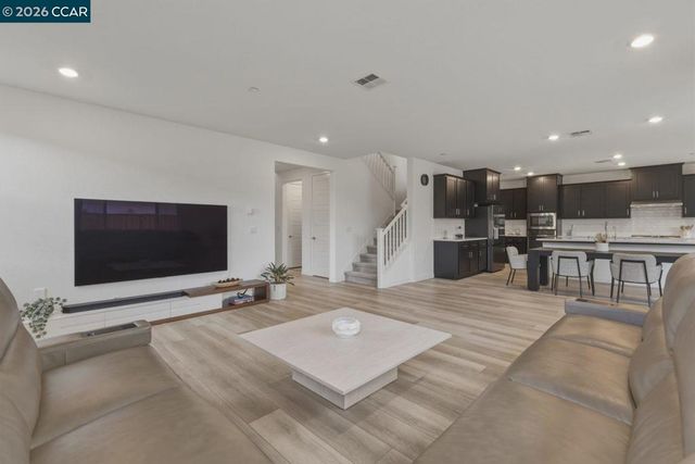 5409 Spring Mountain Ln, Antioch, CA 94531