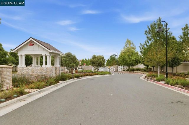 5409 Spring Mountain Ln, Antioch, CA 94531