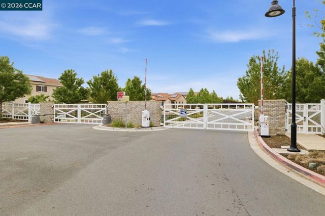 5409 Spring Mountain Ln, Antioch, CA 94531