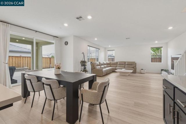 5409 Spring Mountain Ln, Antioch, CA 94531