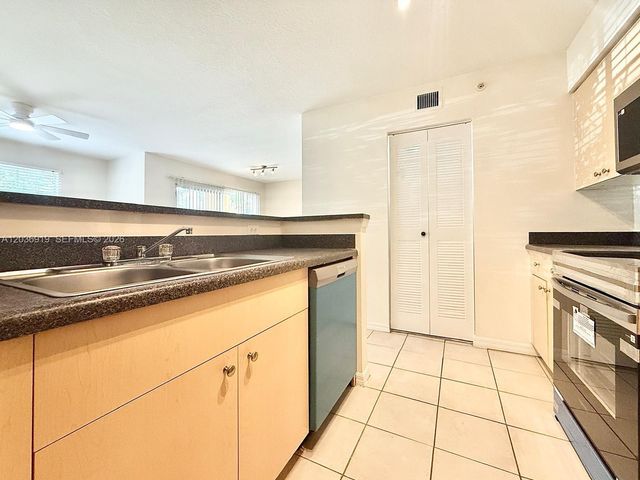 4241 San Marino Blvd 103, West Palm Beach, FL 33409