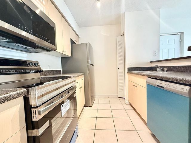 4241 San Marino Blvd 103, West Palm Beach, FL 33409