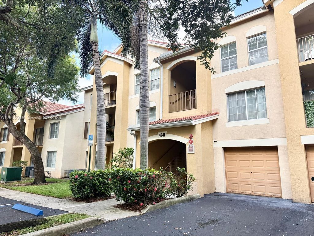 4241 San Marino Blvd 103, West Palm Beach, FL 33409