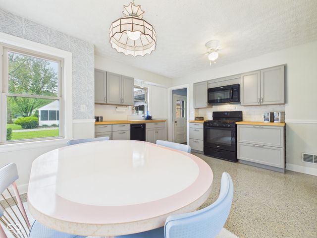 1017 Dresser Drive, Anderson, IN 46011