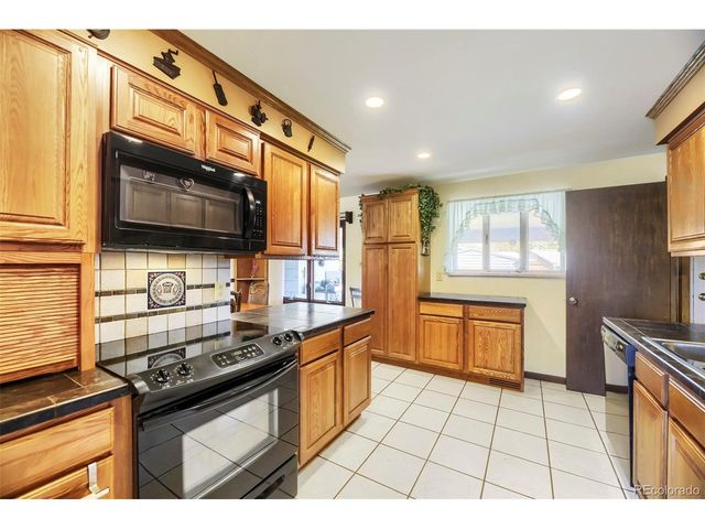 8653 W Hawaii Dr, Lakewood, CO 80232