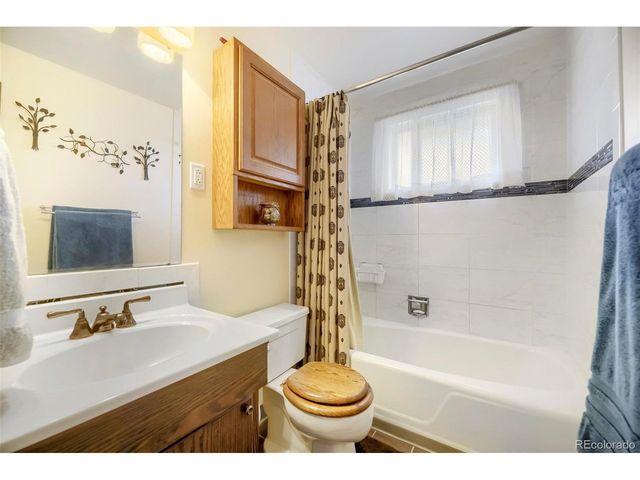 8653 W Hawaii Dr, Lakewood, CO 80232