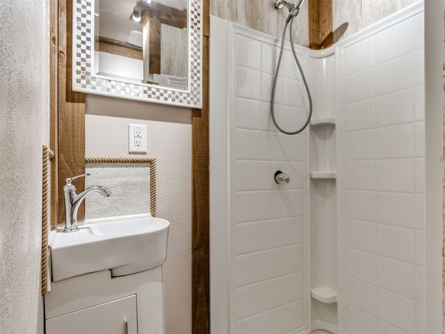 12300 N Peebly Road, Jones, OK 73049