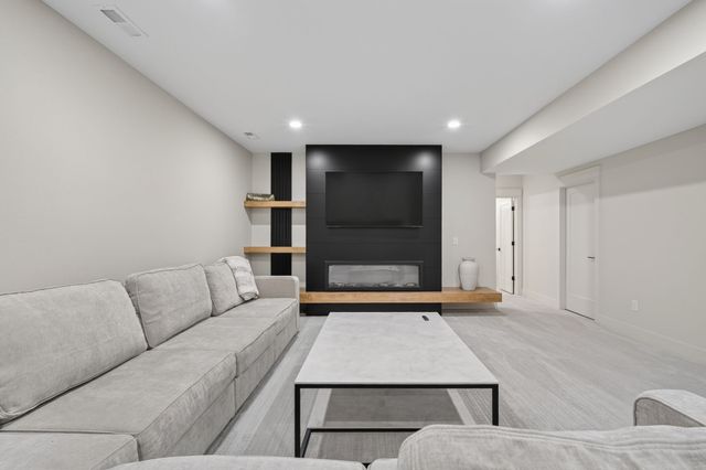 2922 NW Beechwood Drive, Grimes, IA 50111