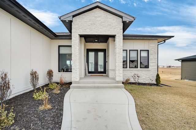 2922 NW Beechwood Drive, Grimes, IA 50111