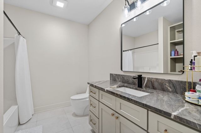 2922 NW Beechwood Drive, Grimes, IA 50111