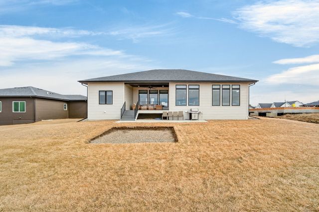 2922 NW Beechwood Drive, Grimes, IA 50111