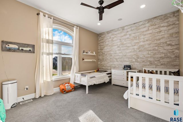 607 S Torrey Pine Ln Lane, Sioux Falls, SD 57110