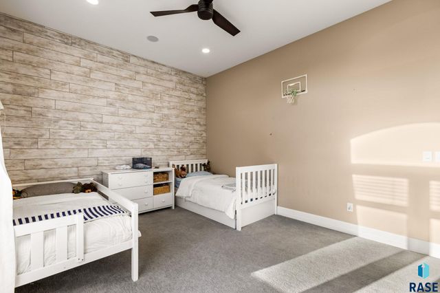 607 S Torrey Pine Ln Lane, Sioux Falls, SD 57110