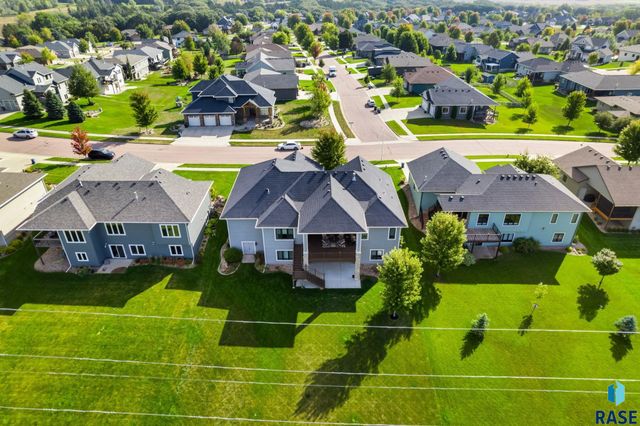 607 S Torrey Pine Ln Lane, Sioux Falls, SD 57110