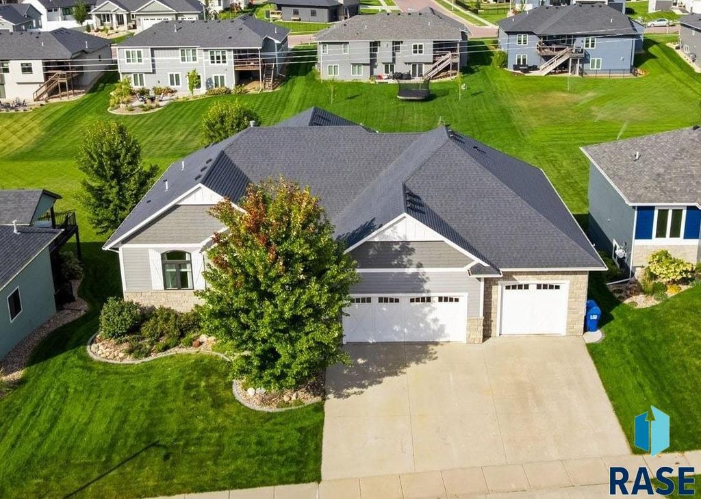 607 S Torrey Pine Ln Lane, Sioux Falls, SD 57110