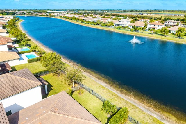 8948 Grand Prix Lane, Boynton Beach, FL 33472
