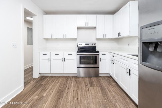 7451 E BURLINGAME Drive E, Jacksonville, FL 32211