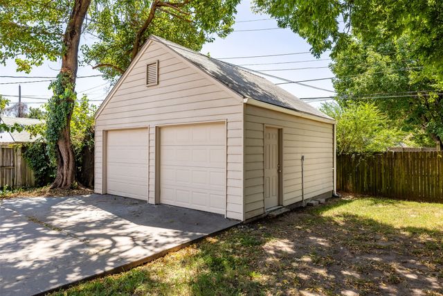 1208 S Columbia Avenue, Tulsa, OK 74104